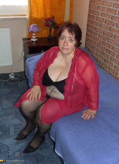 Big Mature Slut Loving Bondage