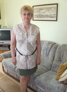 This Older Amateur Shows Us The Goods