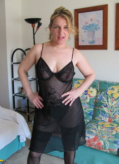 Kinky Horny Housewife Playing With Her Toy