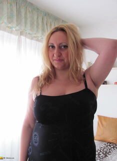 Chubby Mature Slut Playing With Herself