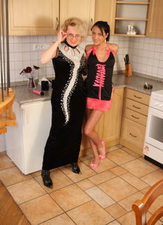 Kinky Housewife Fucking A Teeny Babe With A Strapon