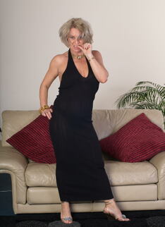 This Horny Housewife Is Grinding On Her Couch