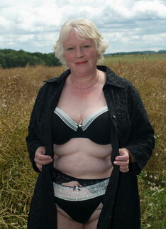 Amateur Mature Slut Posing Naked Outside
