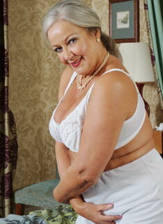 This Naughty Mature Slut Loves To Play Alone