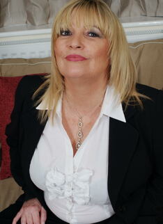 Busty Mature Lady Having A Great Time With Herself