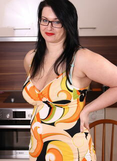 Mature Babe With Huge Boobs