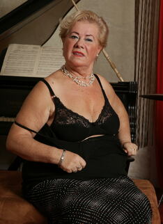 Mature Lady Playing With Herself