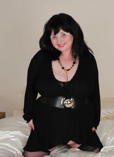 Huge Tits On This Mature Lady