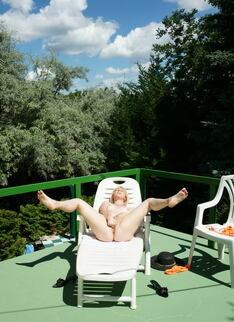 Horny Mature Slut Playing With Herself In The Sun