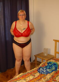 Huge Breasted Mature Slut Playing On Her Bed