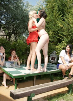 Six Old And Young Lesbians Make Out In The Sun