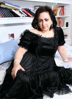 This Horny Mama Loves To Play With Her Pussy