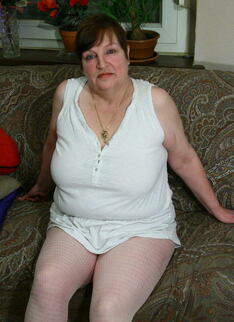 Chubby Mature Lady Playing With Herself