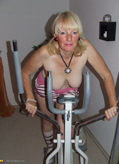 Mature Slut Working The Hometrainer Naked