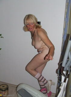 Mature Slut Working The Hometrainer Naked