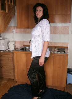 Hot Housewife Making Her Pussy Wet