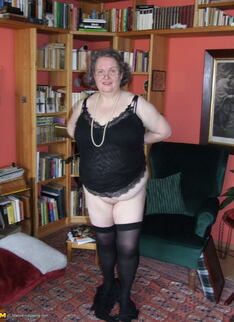 Big Mature Slut Playing With Herself