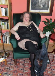 Big Mature Slut Playing With Herself