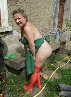 Naughty Housewife Getting Horny In The Garden