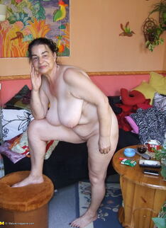 Tatooed Mature Slut Showing Her Pussy