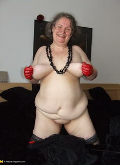 Big Mature Slut Playing With Herself