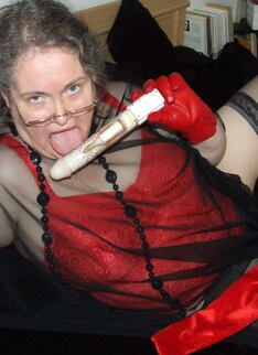 Big Mature Slut Playing With Herself