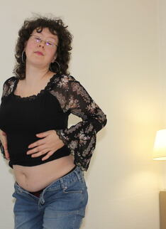 Horny Housewife Playing With Her Wet Pussy
