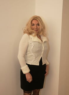 This Housewife Gets Herself In The Mood
