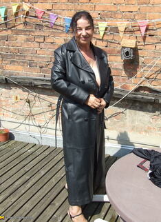 Kinky Mature Slut Naked On A Roof