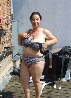 Kinky Mature Slut Naked On A Roof