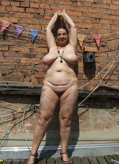 Kinky Mature Slut Naked On A Roof