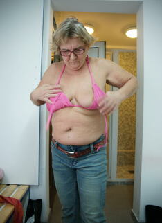 Have A Look In An All Female Mature Sauna