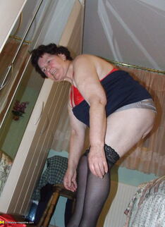 Housewife Hildegard Loves Showing Her Body