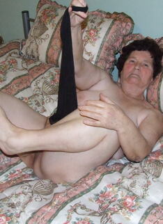 Housewife Hildegard Loves Showing Her Body