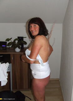 This Naughty Mama Loves To Get Naked