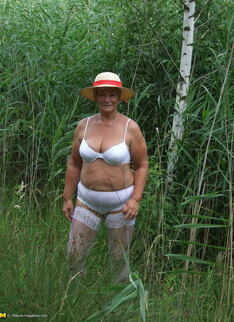 Naughty Mama Playing With Herself In The Grass