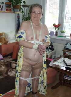Kinky Mama Loving To Get Tied Up