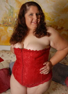 Voluptuous Sandy Gets Horny And Shows All