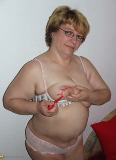 This Housewife Loves To Get Dirty When Shes Alone