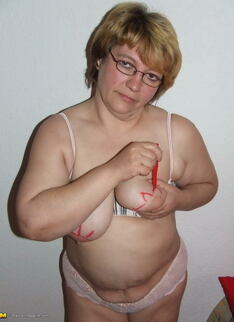 This Housewife Loves To Get Dirty When Shes Alone