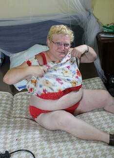 Chubby Housewife Getting Ready To Squirm