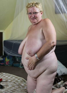 Chubby Housewife Getting Ready To Squirm