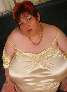 Chubby Mature Slut Malinka Gets Naughty
