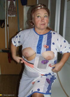 Kinky Mama Gets Dirty With Stuff From The Kitchen