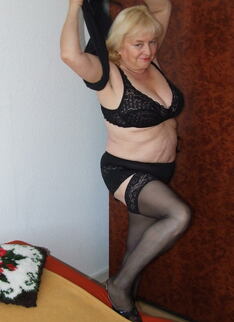 Big Titted Mama Playing On Her Bed