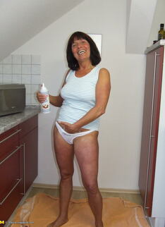 Kinky Mama Playing With Some Whipped Cream