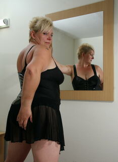Big Mama Playing With Her Tits And A Dildo