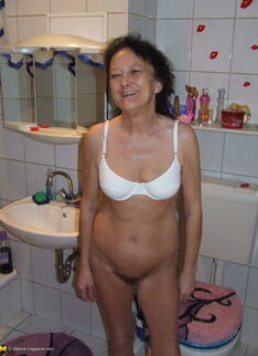 Mature Slut Caught Changing Clothes In The Bathroom