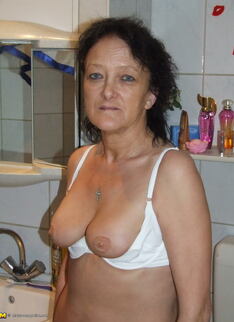 Mature Slut Caught Changing Clothes In The Bathroom