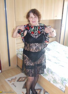 Big Mama Showing Her Body For The Cam